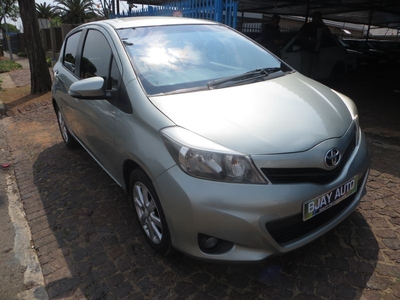 2012 Toyota Yaris 1.0 Xs 5-Door, Grey with 75000km available now!