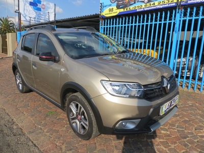 2019 Renault Sandero 0.9 Turbo Stepway Plus, Gold with 46000km available now!