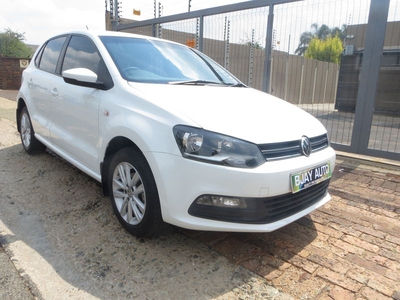 2022 Volkswagen Polo Vivo Hatch 1.6 Comfortline Tiptronic, White with 56000km available now!