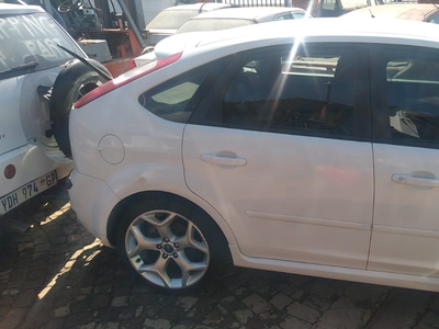2006 Ford Focus 1.6 spares - White in colour