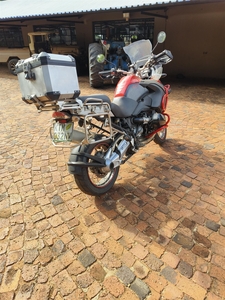 2009 BMW GS Adventure top and side boxes included