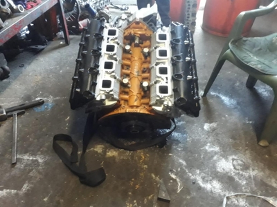 jeep srt8 engine