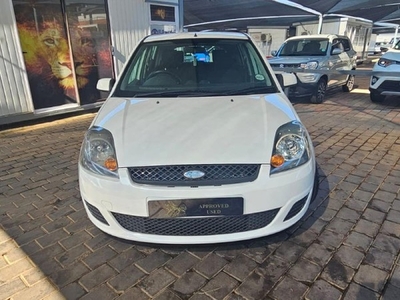 Used Ford Fiesta 1.6i Ambiente Auto 5