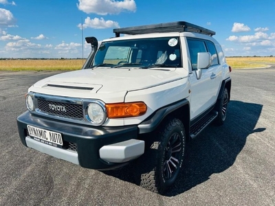 Used Toyota FJ Cruiser 4.0 V6 for sale in North West Province