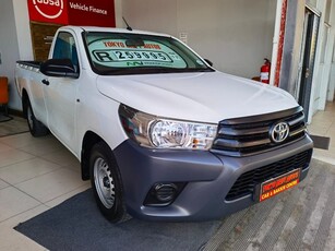 WHITE Toyota Hilux 2.0 VVT-i with 157886km available now!