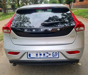 2013 Volvo V40 2.0 Diesel Automatic- R110k Negotiable