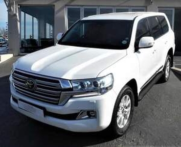 Toyota Land Cruiser 2016, Automatic, 2 litres - Bloemfontein