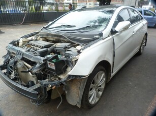 Hyundai Sonata 2.4 GLS Executive AT White - 2011 STRIPPING FOR SPARES
