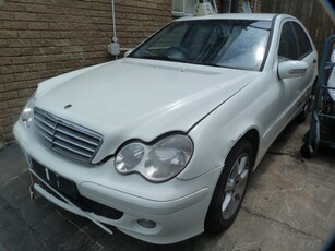 Mercedes C180 Kompressor Classic W203 AT White - 2006 STRIPPING FOR SPARES