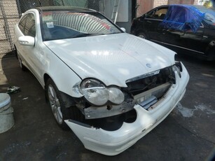 Mercedes C230 Kompressor Coupe AT White - 2002 STRIPPING FOR SPARES