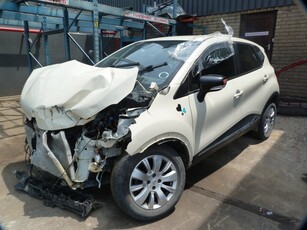 Renault Captur 900T Expression Manual Cream - 2016 STRIPPING FOR SPARES
