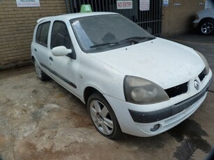 Renault Clio II 1.4 16V Manual White - 2005 STRIPPING FOR SPARES