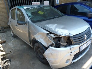Renault Sandero 1.4 Expression Manual Gold - 2011 STRIPPING FOR SPARES