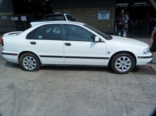 Volvo S40 2.0 Manual White - 2000 STRIPPING FOR SPARES