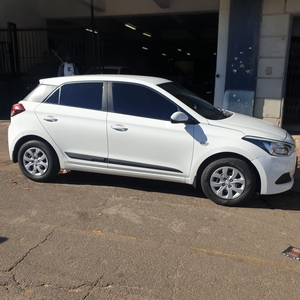 2013 HYUNDAI I-20 Manual in a very good condition