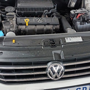 Volkswagen polo6 1.6 Manual Petrol sedan