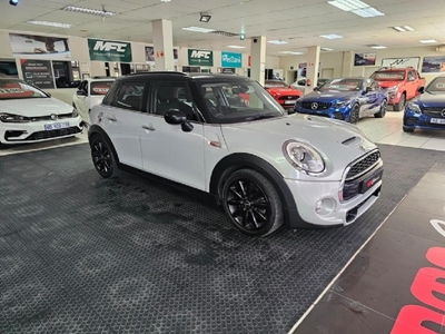 2016 MINI Cooper S 5 Door Auto (XU92) For Sale in KwaZulu-Natal