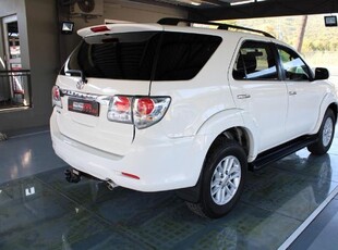 Used Toyota Fortuner 4.0 V6 Raised Body Auto for sale in Gauteng