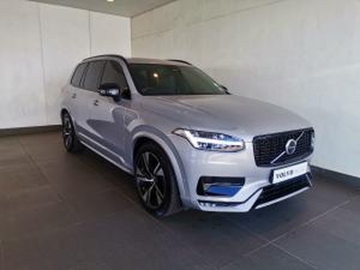 Volvo XC90 B5 AWD Ultimate Dark