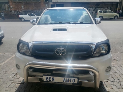 2009 Toyota Hilux 3.0 D-4D 4x4 Raider, White with 107000km available now!
