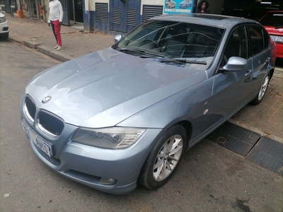 2010 BMW 320d, Blue with 95000km available now!