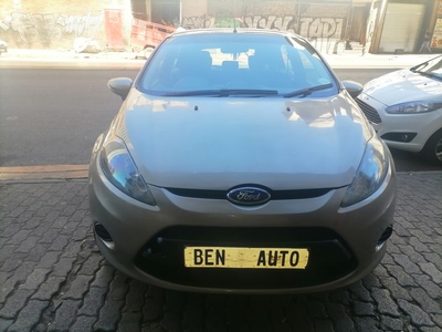 2012 Ford Fiesta 1.6 Sport 5-Door, Gold with 74000km available now!