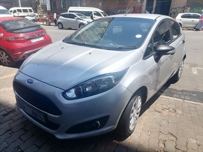 2015 Ford Fiesta 1.0 EcoBoost Titanium AT, Silver with 65000km available now!