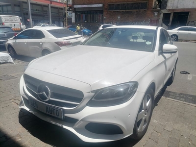 2015 Mercedes-Benz C 180K Avantgarde, White with 61000km available now!