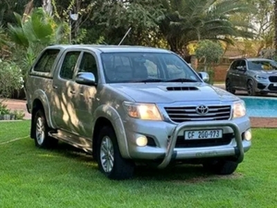 Toyota Hilux 2016, Manual, 3 litres - Cape Town
