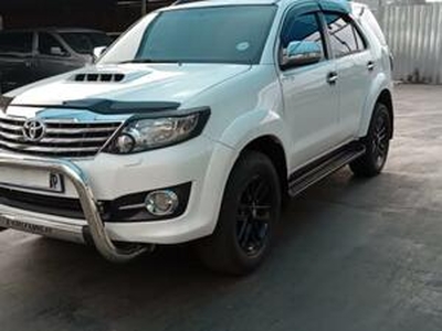 Toyota Fortuner 2015, Automatic, 3 litres - Messina