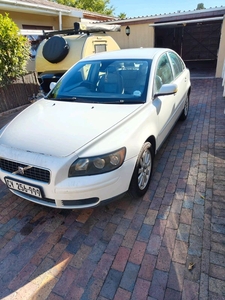 Volvo s40 . 2.4 automatoc whtoe in colour immaculate