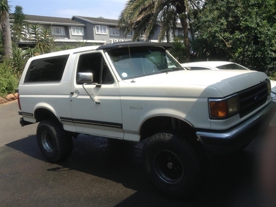 Ford Bronco 4x4 XLT1990 model automatic v8 two extra auto boxes