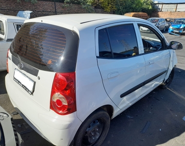 Kia Picanto 2010 1.1 with G4HG engine stripping for spares. Code 2