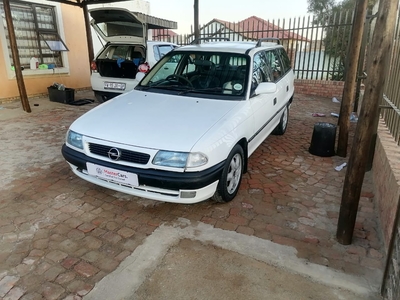 Opel Astra 200ie for sale car is start and go license is up to date paper work i
