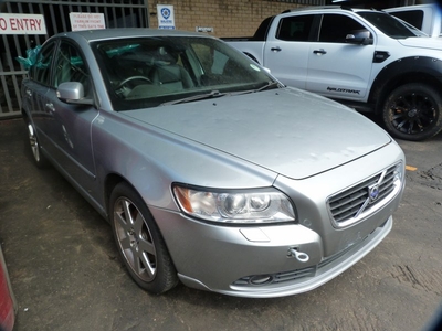 Volvo S40 T5 AT Silver - 2008 STRIPPING FOR SPARES
