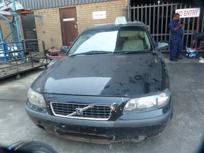 Volvo S60 2.4 Manual Black - 2003 STRIPPING FOR SPARES
