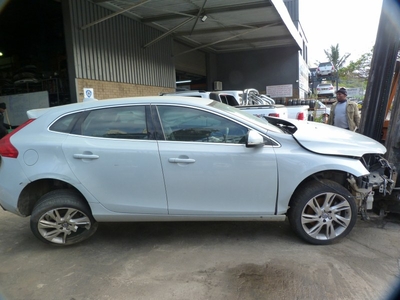Volvo V40 T3 Eite AT Grey - 2015 STRIPPING FOR SPARES