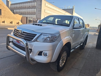 CLEAN PRE-OWNED 2014 TOYOTA HILUX 3.0 D4D 4X4 MANUAL DOUBLE-CAB FOR SALE