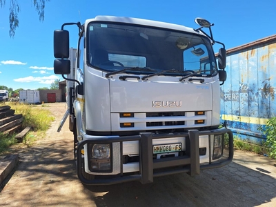 2020 Isuzu truck trailor