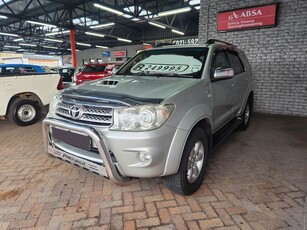 2010 Toyota Fortuner 3.0 D-4D 4x2 AUTO with 198352kms CALL RICARDO: 069 754 0126
