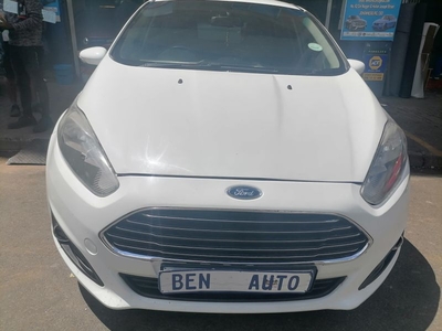 2015 Ford Fiesta 1.0 EcoBoost Ambiente, White with 56000km available now!