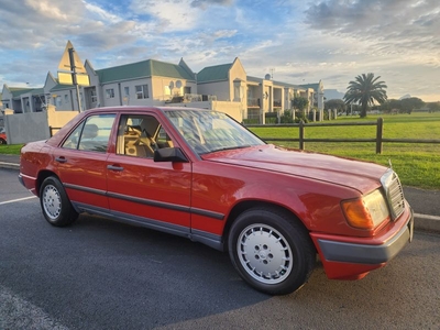 Red Mercedes-Benz {derivative} with 172892km available now!