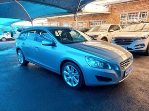 Used Volvo V60 2.0 T Auto for sale in Gauteng