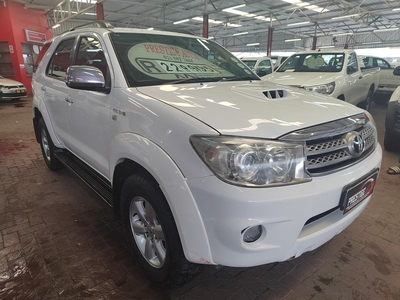 2009 Toyota Fortuner 3.0 D-4D R/Body with 257313kms CALL RICARDO 069 754 0126