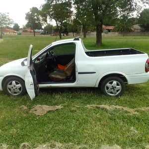 Im selling a corsa bakkie..lts a start and go