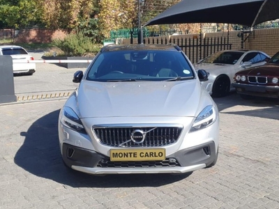 Used Volvo V40 Cross Country D4 Momentum Auto for sale in Gauteng