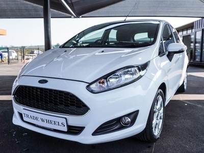 White Ford Fiesta 1.0 EcoBoost Trend AT with 99756km available now!