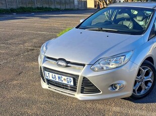 2014 ford focus 2 0 l immaculate condition!