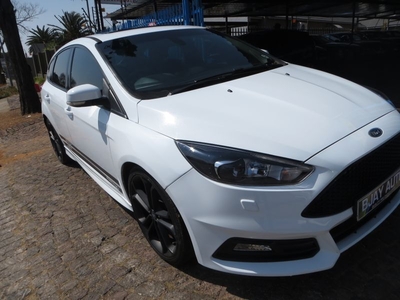 2015 Ford Focus ST 2.0 EcoBoost ST3, White with 87000km available now!
