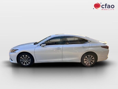 Used Lexus ES 300h EX for sale in Western Cape